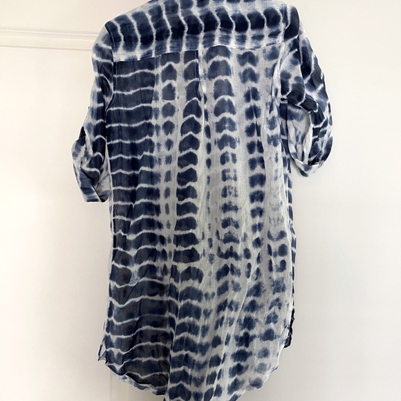 Short sleeve longer length semi-sheet top NWT - Picture 2 of 3